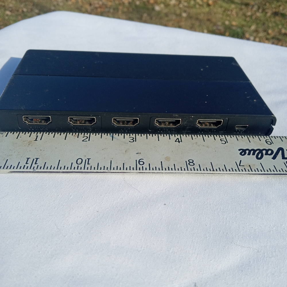 ONN 4 Way HDMI Splitter